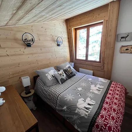 Joli Au Calme Avec Poele A Bois, 4 Et Cuisine Equipee - Fr-1-593-84 בקתה