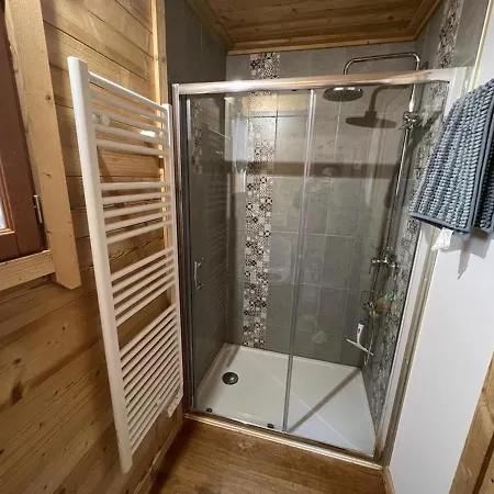 Joli Au Calme Avec Poele A Bois, 4 Et Cuisine Equipee - Fr-1-593-84 בקתה
