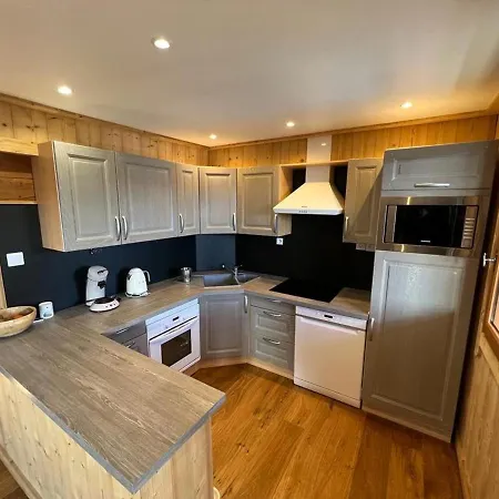Joli Au Calme Avec Poele A Bois, 4 Et Cuisine Equipee - Fr-1-593-84